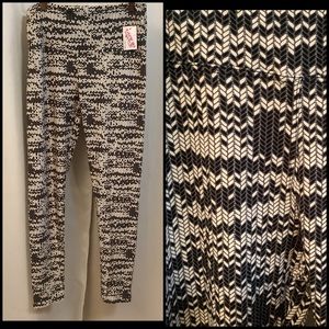 Leggings Women’s Size 12-16 Yoga Waistband Spasm Pattern